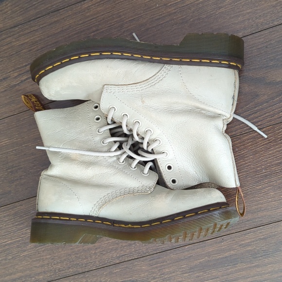 Dr. Marten Women's Pascal Virginia Leather Boots - Picture 7 of 16